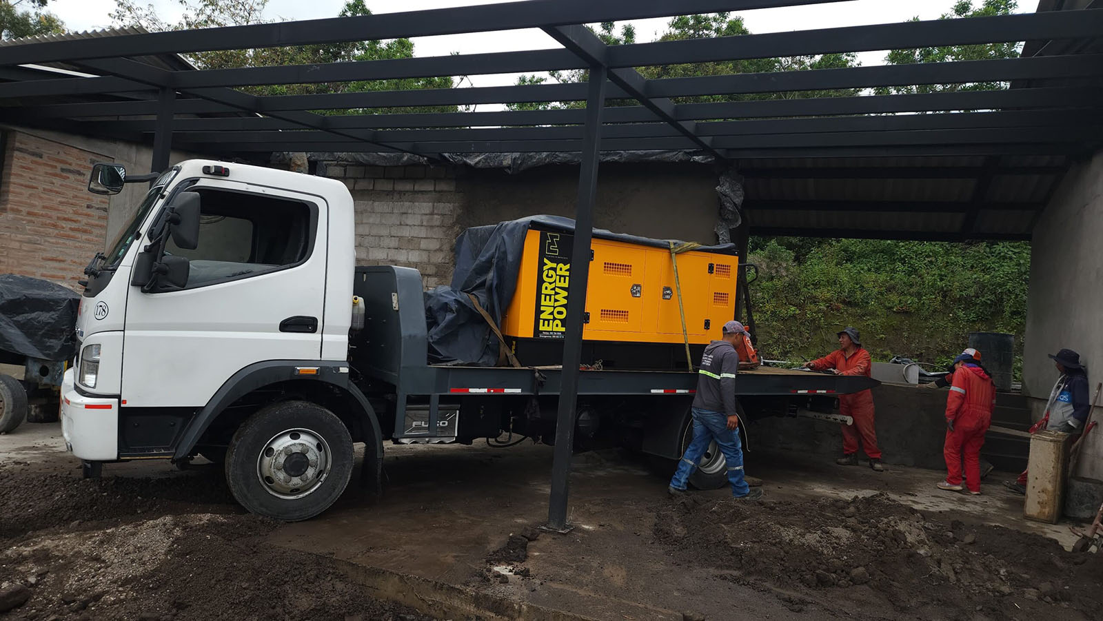 Energy Power entrega de generador eléctrico en camión