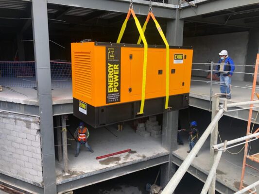Que Necesitas para Instalar un Generador Eléctrico 5 Que Necesitas para Instalar un Generador Eléctrico, Energy Power instalación de generador eléctrico utilizando pluma